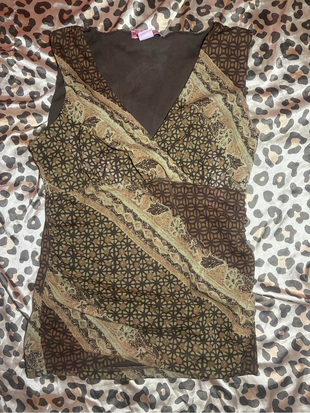 ⭒ adorable vintage bandolino sleeveless pattern top
